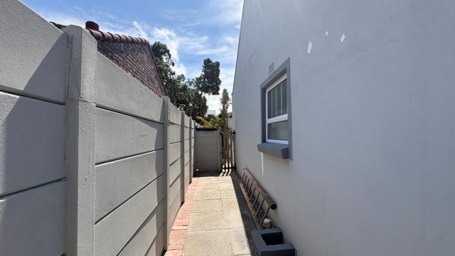 To Let 3 Bedroom Property for Rent in Capri Western Cape